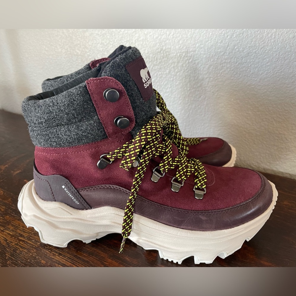 SOREL Cinder Kinetic Breakthrough Conquest Waterproof Maroon Women’s 9.5 Boots